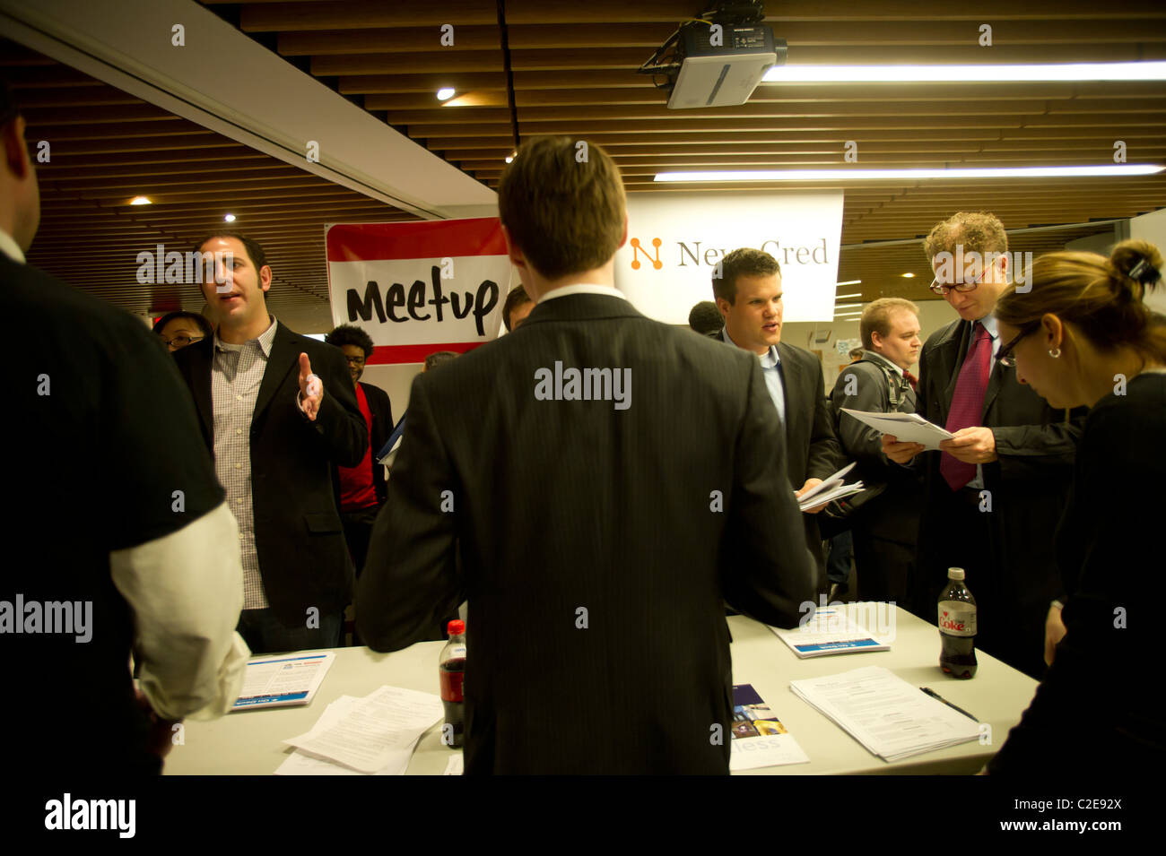 Jobsuchende besuchen eine Jobmesse in New York Stockfoto