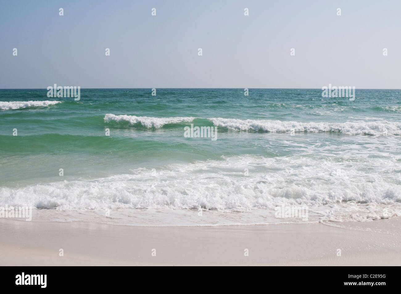 Der Golf von Mexiko bei Rosemary Beach, FL. Rosemary Beach gehört Walton County entlang der Florida Panhandle. Stockfoto