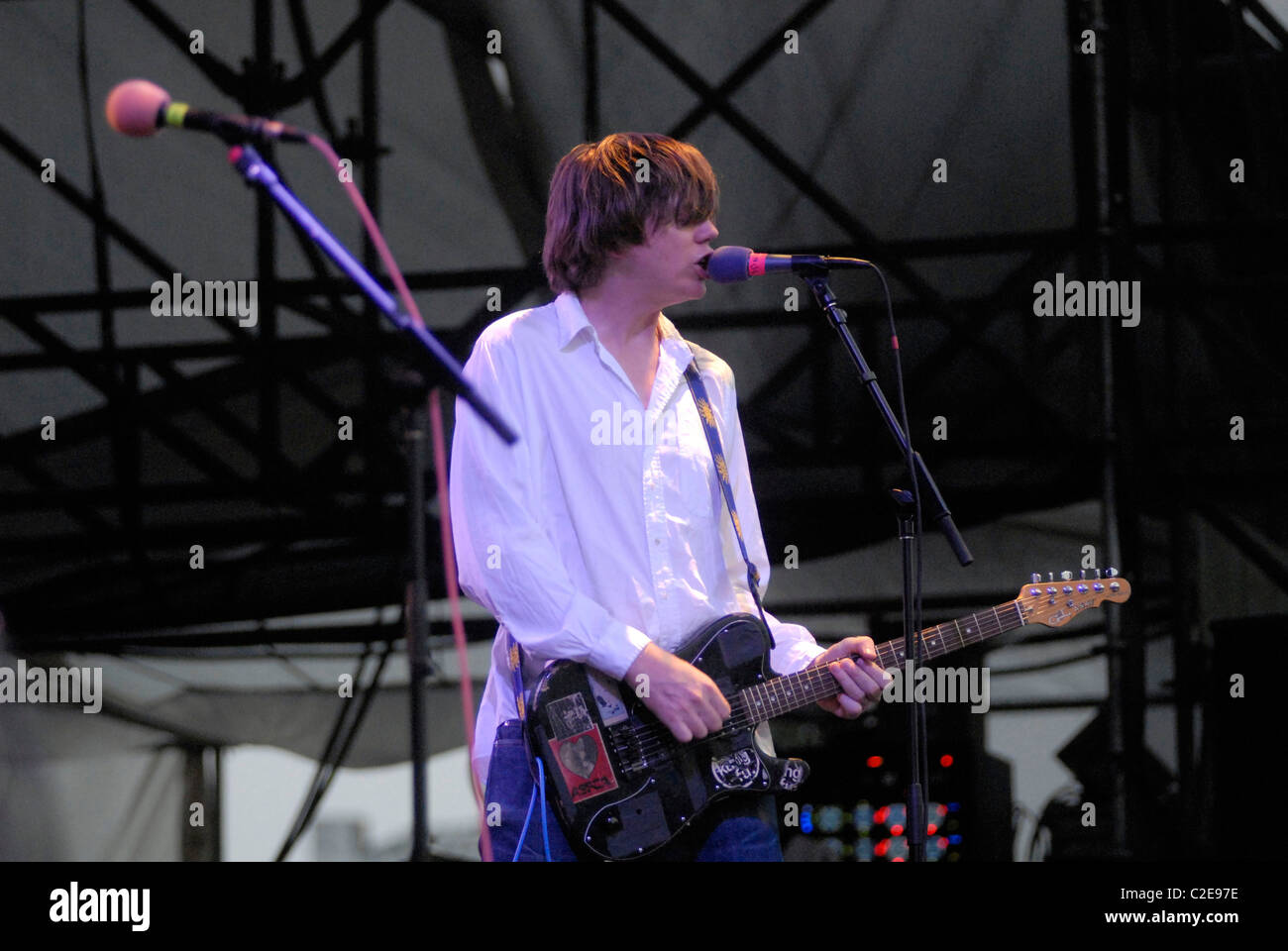 Sonic Youth führt ihr Album "Daydream Nation" live im Konzert am McCarren Park Pool in Williamsburg, Brooklyn im Jahr 2007 Stockfoto