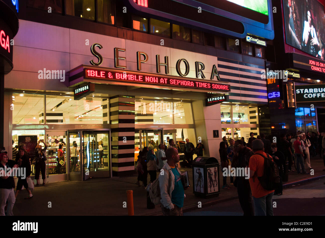 Sephora Store am Times Square bei Nacht, Manhattan, New York, USA Stockfoto