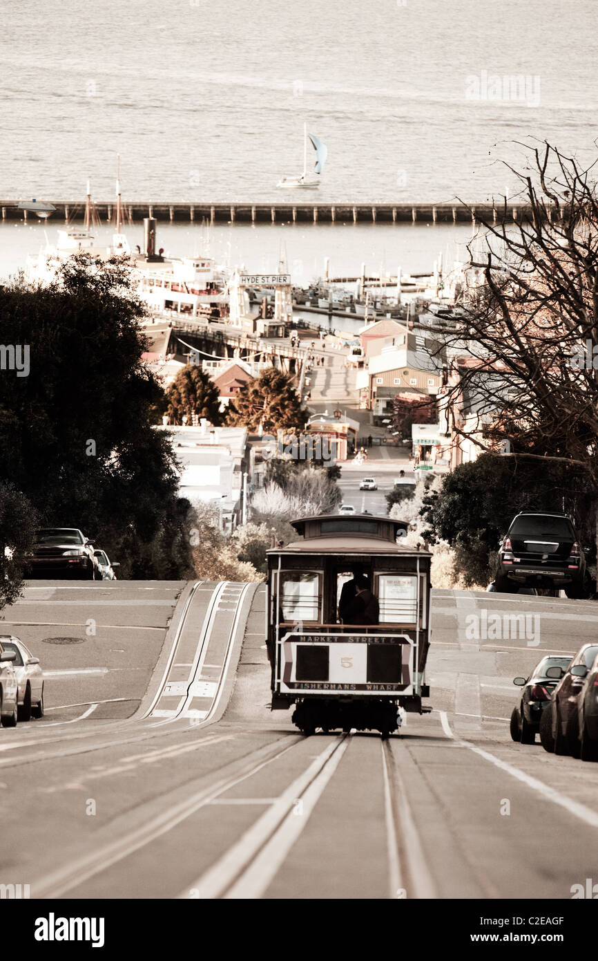 San Francisco Cable Car desending Hyde Street Stockfoto