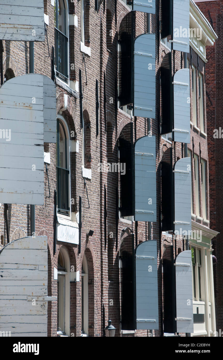 Rollläden auf Amsterdam-Lager-Konvertierung Stockfoto