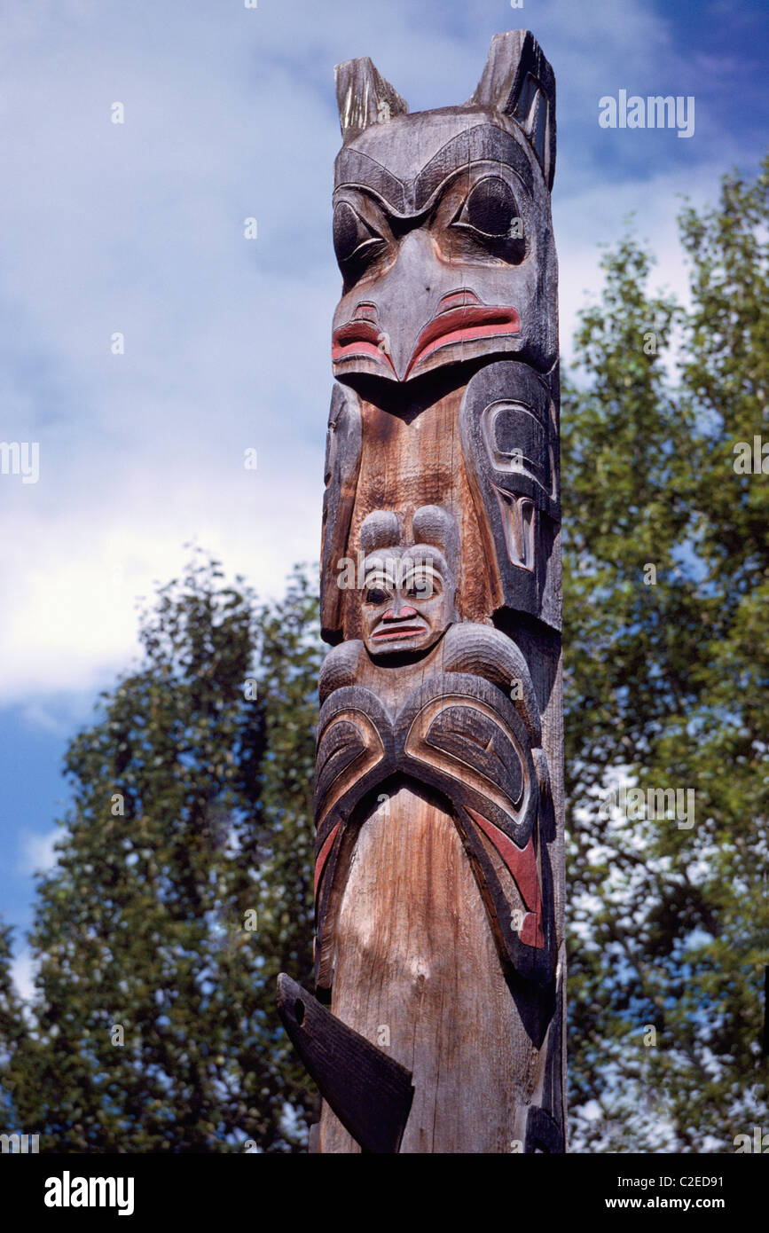 (Männliche) Gitxsan Totempfahl bei Ksan historischen Dorf und Museum, Hazelton, Northern BC, Britisch-Kolumbien, Kanada Stockfoto