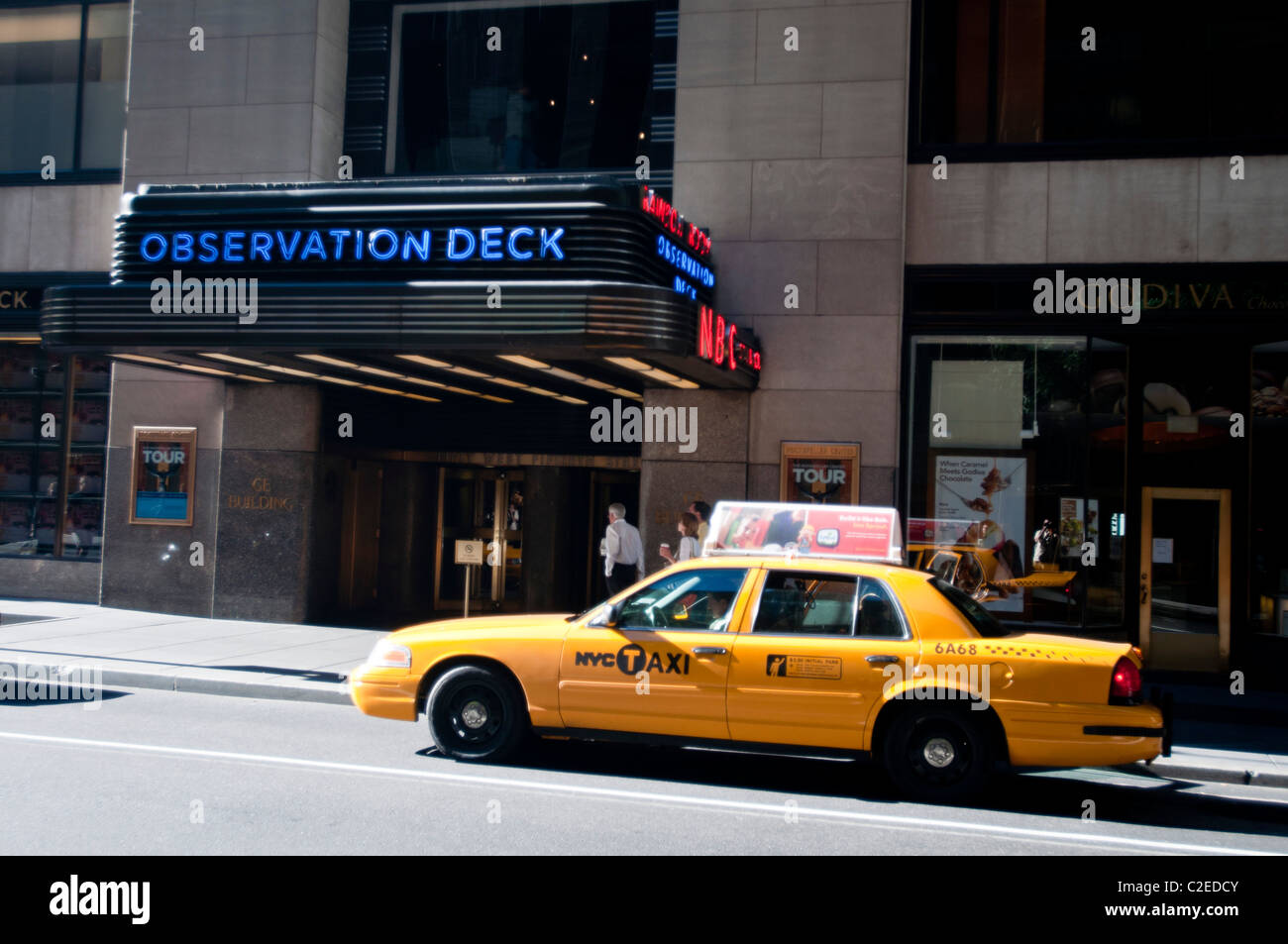Eingang zu den NBC Studios, Top of The Rock Observation Deck und Rainbow Room historisches Restaurant, Rockefeller Center, Manhattan Stockfoto