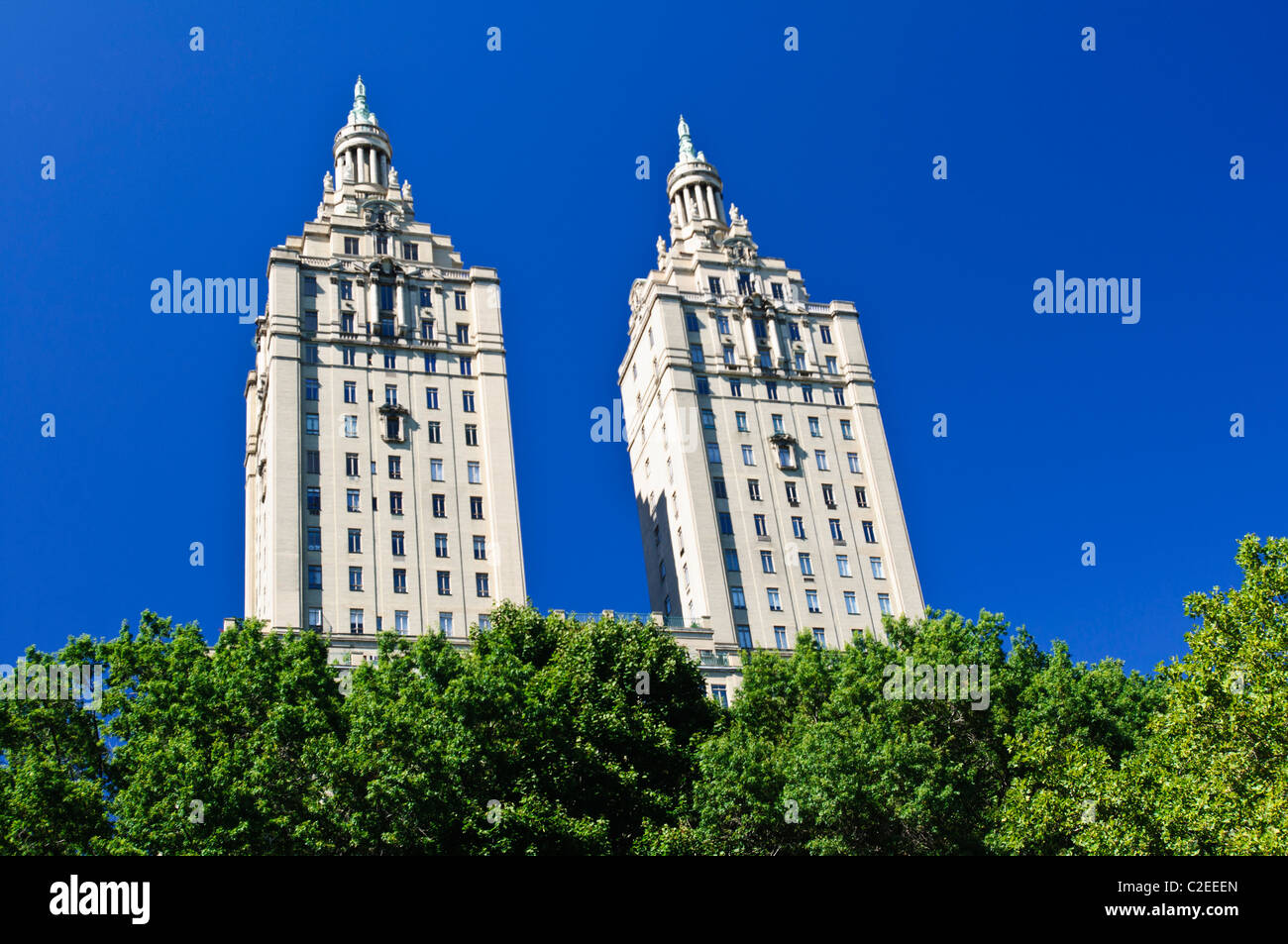 Zwei Luxus Tower San Remo, 27-Stock, kooperative Wohnung Gebäude, 145 und 146 Central Park West, Manhattan, New York City Stockfoto