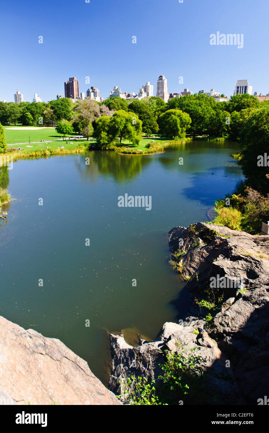 Schildkröteteich gesehen von Belvedere Terrasse, blauen Himmel Hintergrund, Central Park, Manhattan, New York City, USA, Upper East Side zu bauen Stockfoto