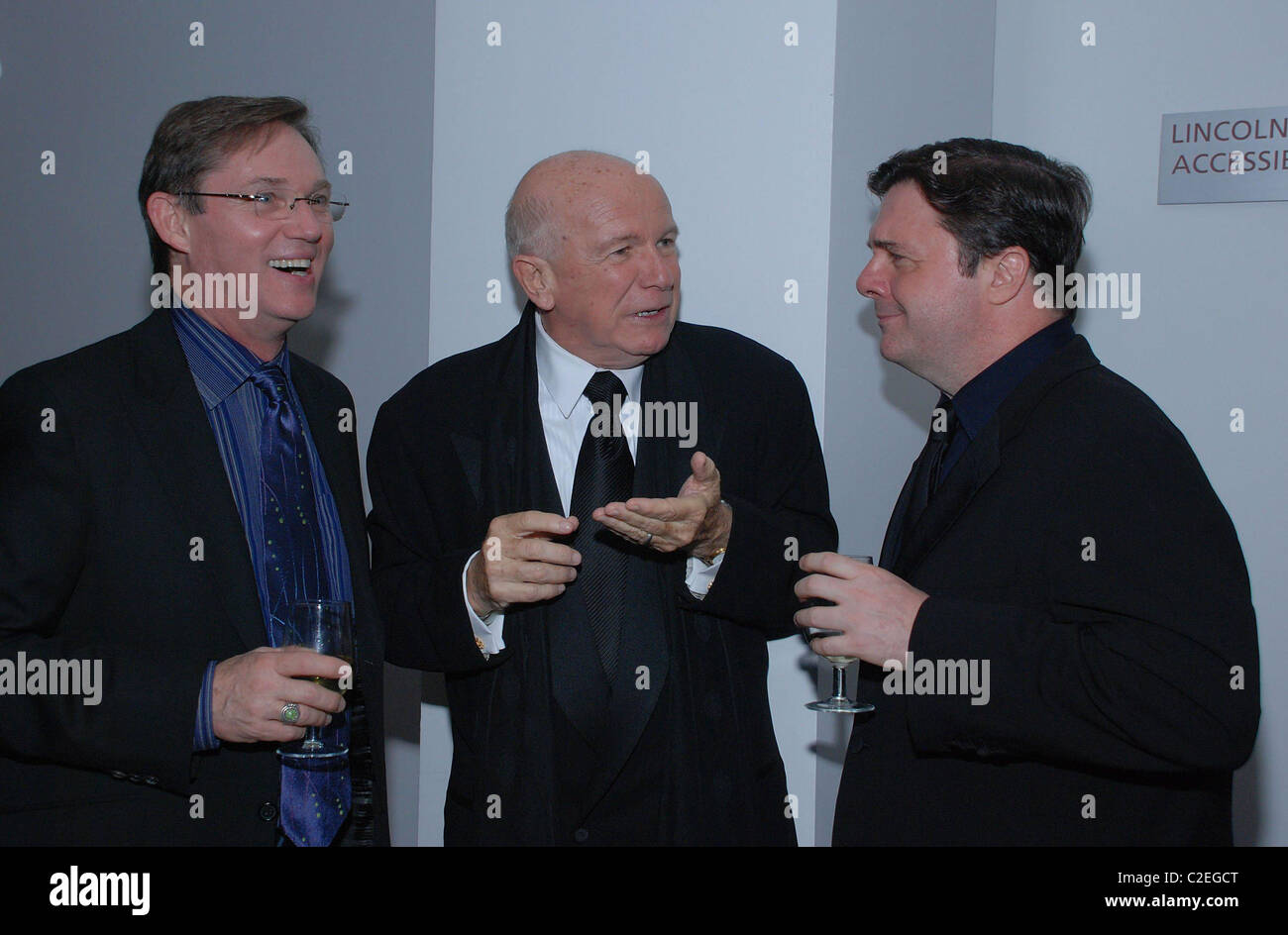 Richard Thomas, Terrence McNally, Nathan Lane Suzanne Roberts Theater öffnen Gala - Abend mit Terrence McNally Stockfoto