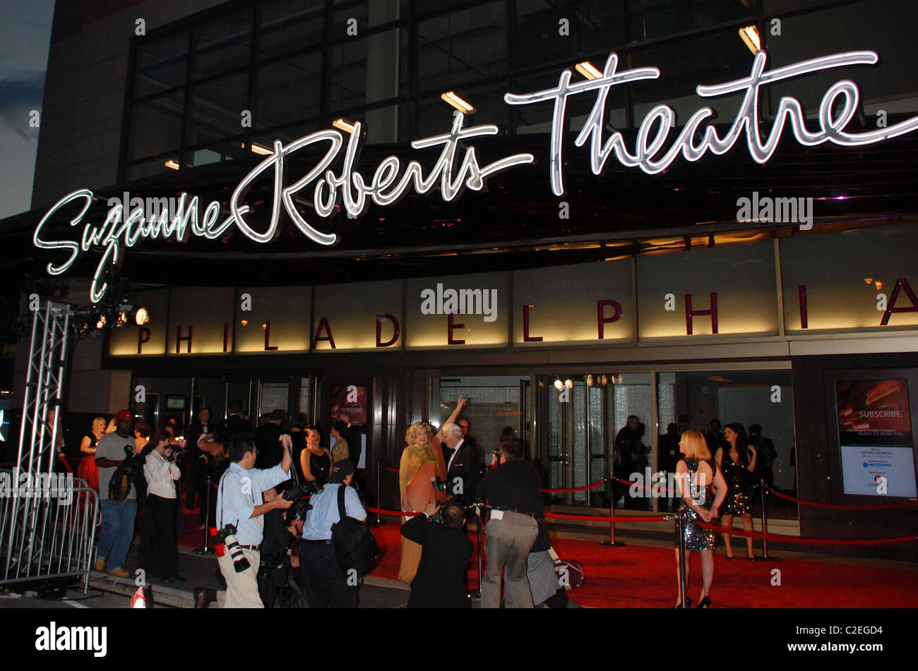 Suzanne Roberts und Ralph Roberts Suzanne Roberts Theater Gala - Abend mit Terrence McNally Philadelphia zu öffnen, Stockfoto