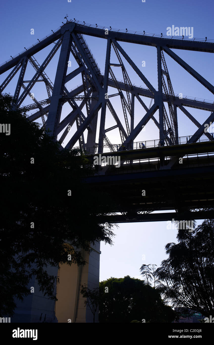 Radfahrer auf Story Bridge Brisbane Australien Stockfoto