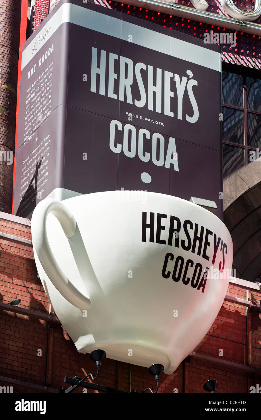 Hersheys Kakao große Tasse Werbung am Times Square in New York City, USA Stockfoto