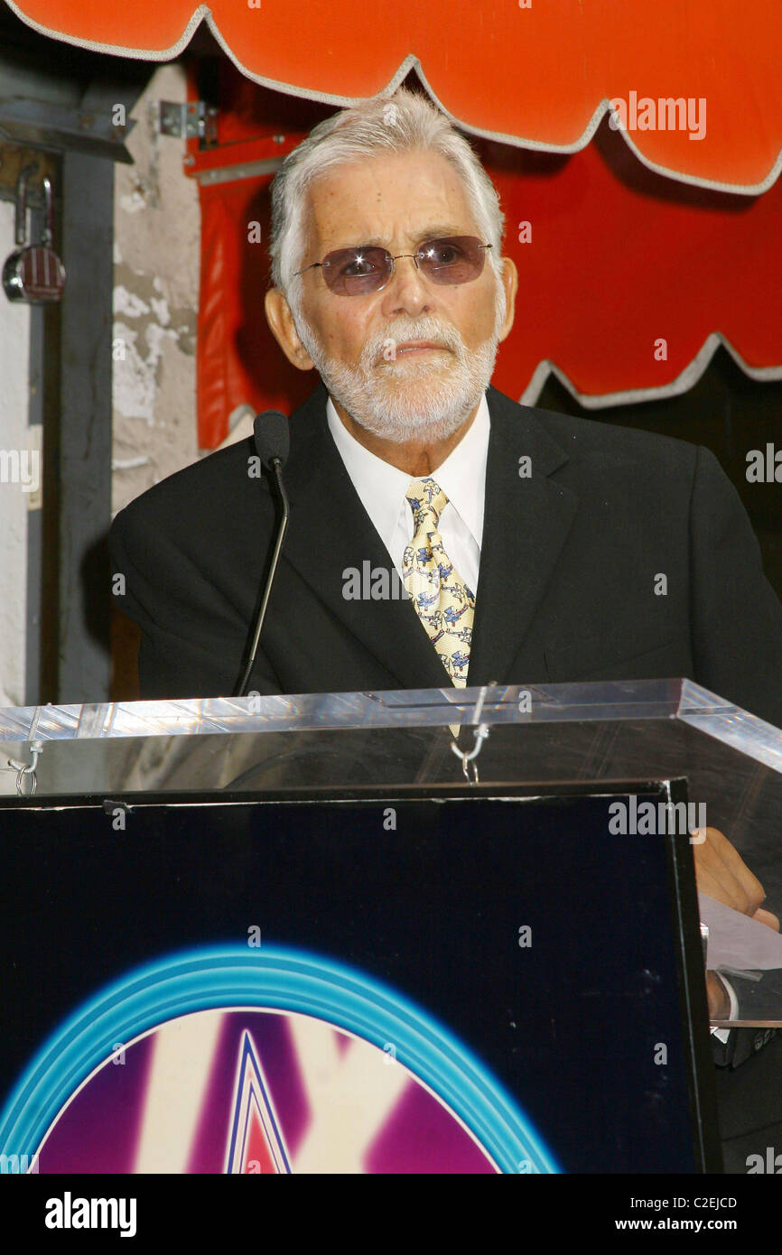 David Hedison Roger Moore ausgezeichnet mit dem 2,350th Stern auf dem Hollywood Walk von Fame Hollywood, Kalifornien - 11.10.07: Stockfoto