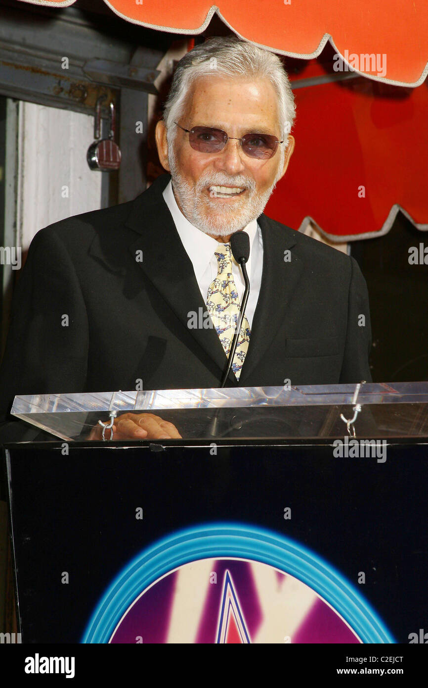David Hedison Roger Moore ausgezeichnet mit dem 2,350th Stern auf dem Hollywood Walk von Fame Hollywood, Kalifornien - 11.10.07: Stockfoto