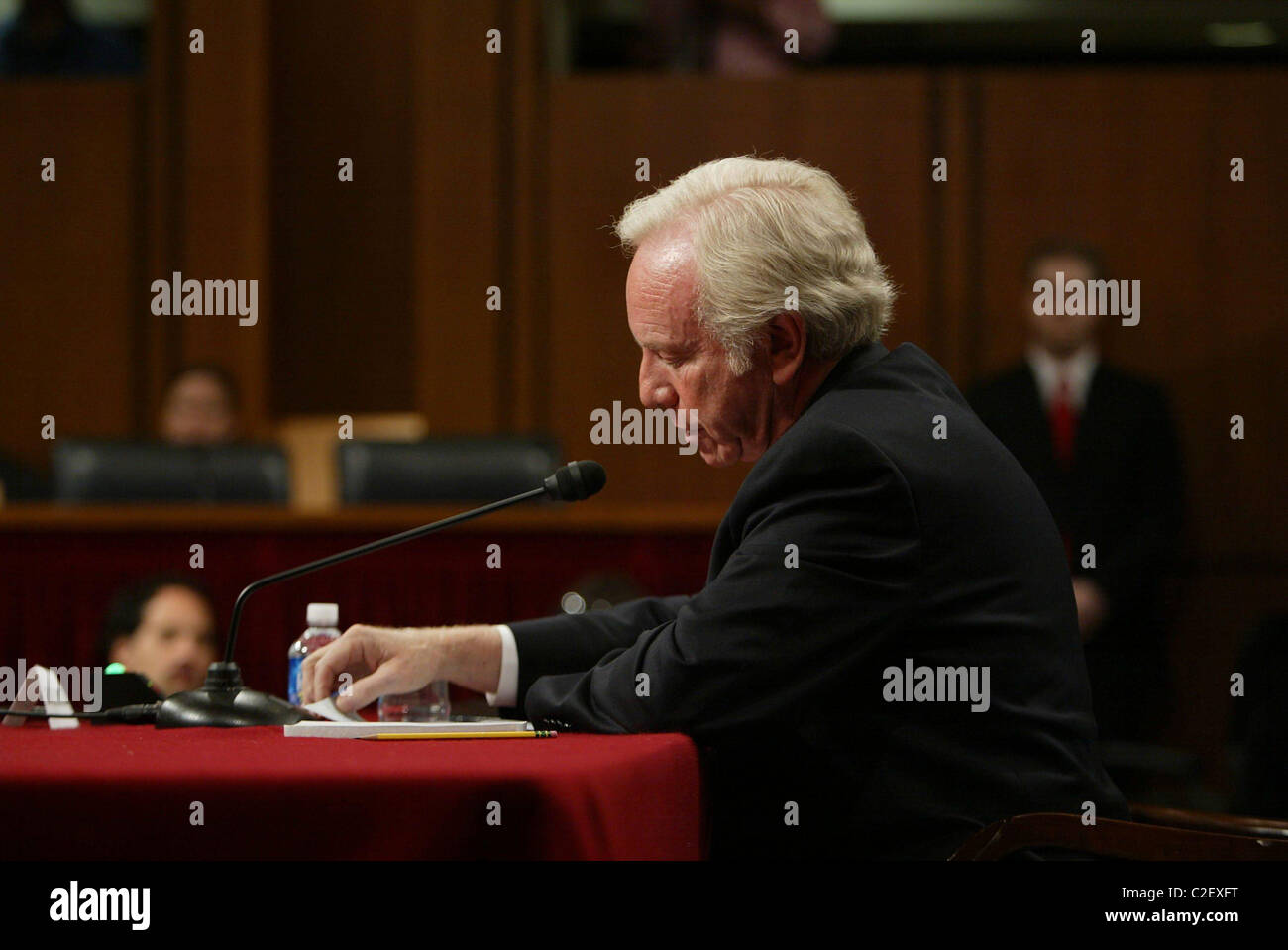 Senator Joe Lieberman Justizausschuss Anhörung über die Ernennung der Richter Michael Mukasey Attorney General von sein Stockfoto