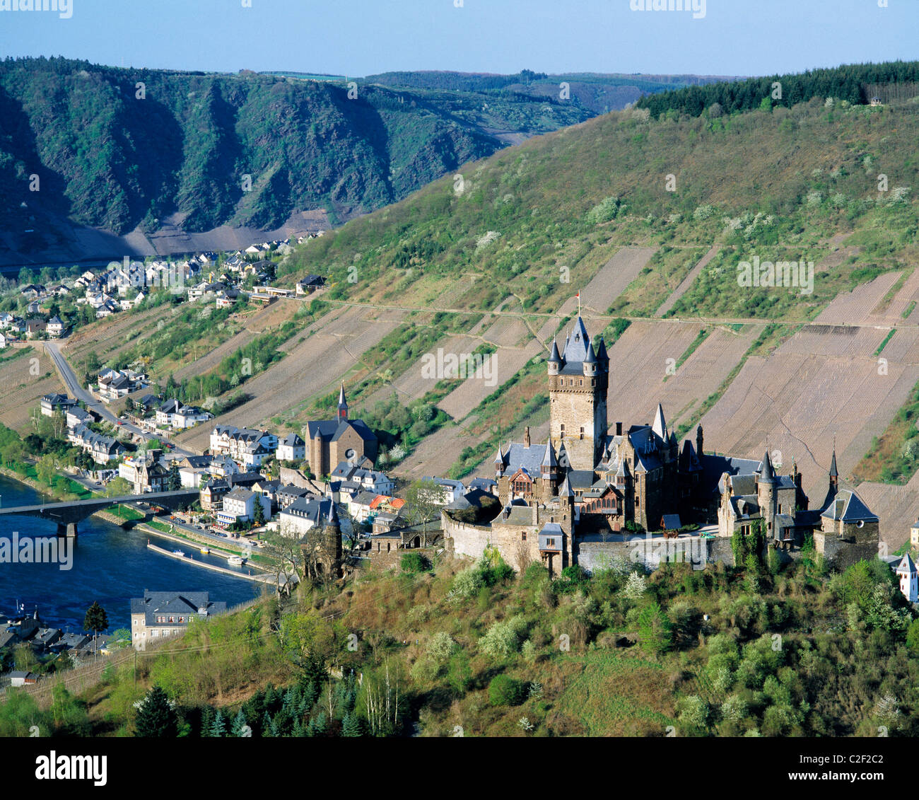 Panoramablick Auf sterben Stadt Cochem eine der Mosel Mit Reichsburg Cochem Und Kirche St. Remaclus, Rheinland-Pfalz Stockfoto