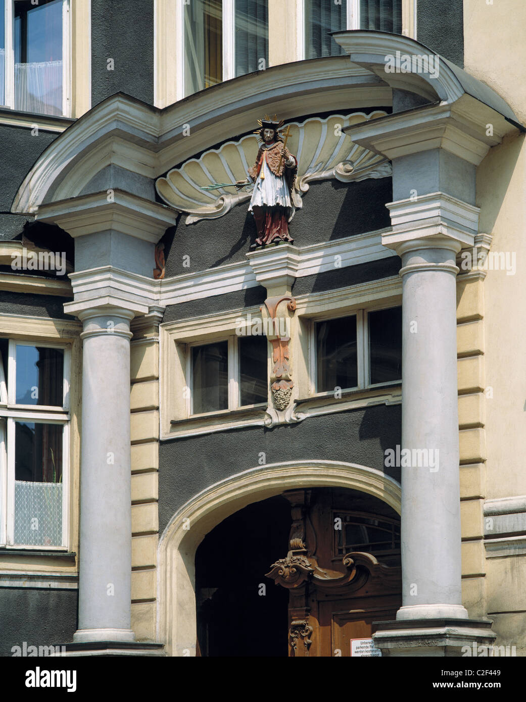 Hauptportal Morawitzky-Palais am Hallplatz, erstellte Wohnhaus von Joseph Clemens Topor von Morawitzky, Vizestatthalter der Oberpfalz in Amberg, Oberpfa Stockfoto