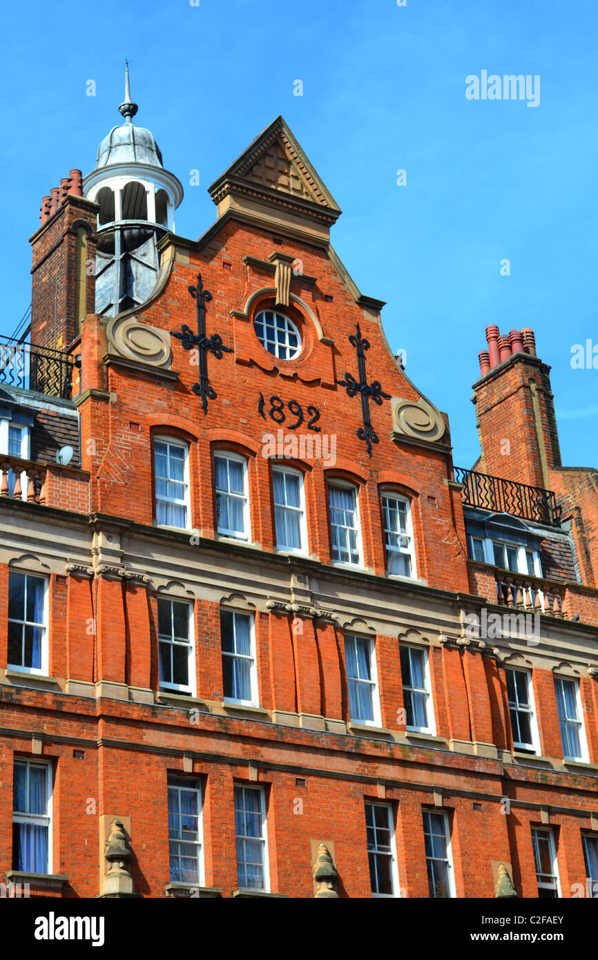 Schöne Details auf dieser Periode roten Backsteinfassade, Chelsea, London, UK ARTIFEX LUCIS Stockfoto