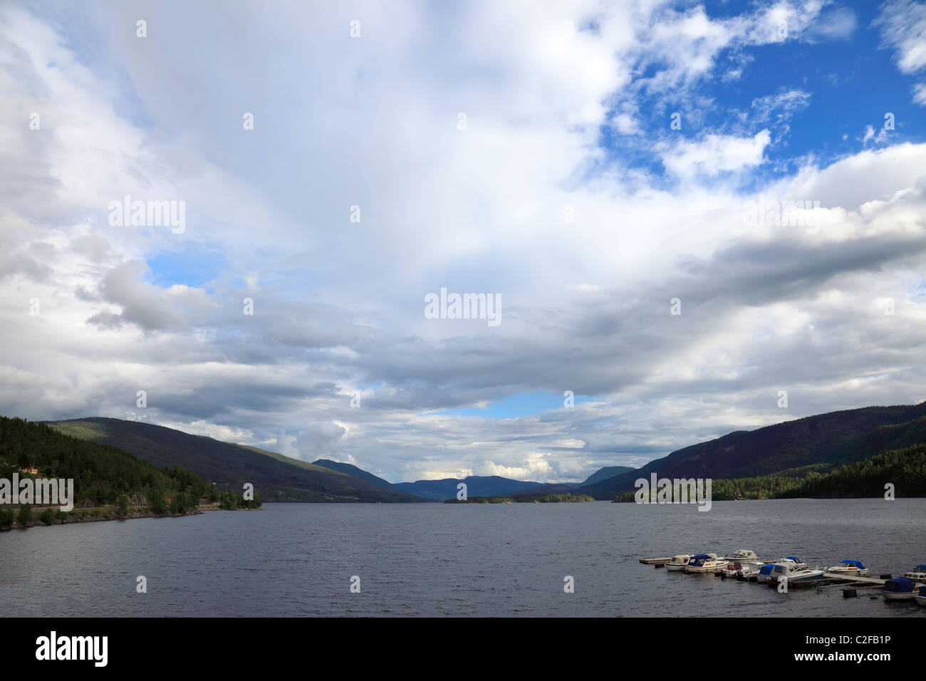 Norwegen-Seeblick im Sommer. Wolfram Landschaft. Stockfoto