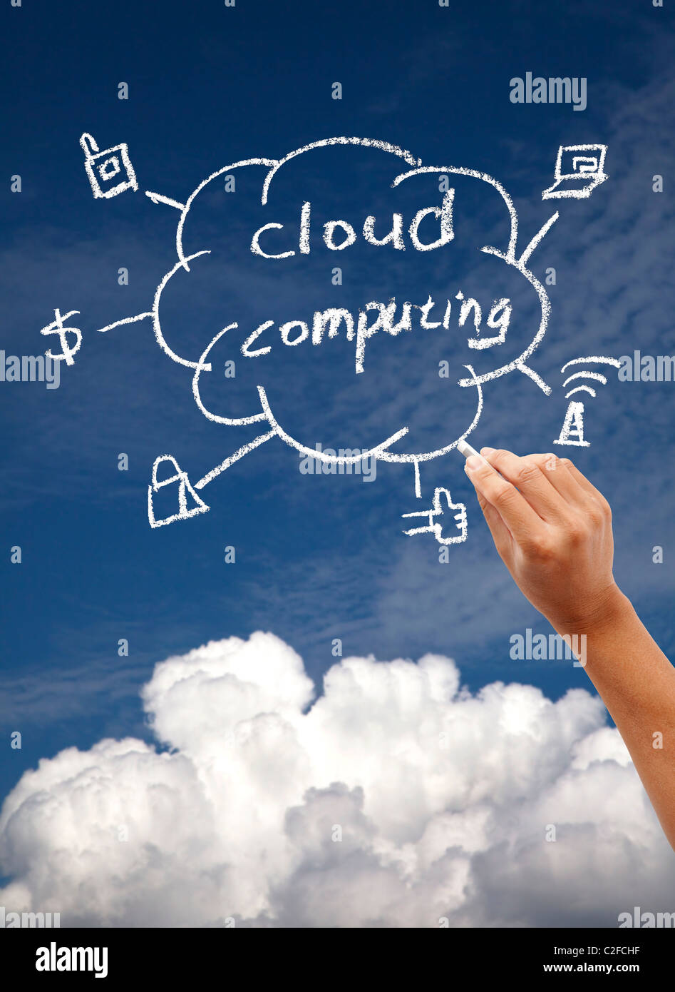 Cloud-computing-Konzept auf den blauen Himmel zeichnen Stockfoto