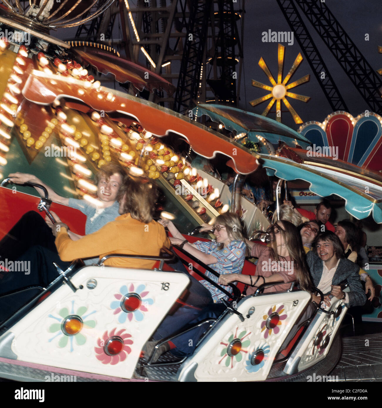 70er Jahre, Menschen, Freizeit, Sterkrade Kirchweih, Jugendliche auf einen Kreisverkehr, im Alter von 14 bis 18 Jahre, D-Oberhausen, Ruhrgebiet, Nordrhein-Westfalen, NRW, D-Oberhausen-Sterkrade Stockfoto