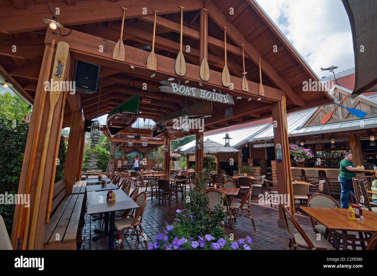 Große Outdoor Terrasse Restaurantbereich in High Springs Florida Stockfoto