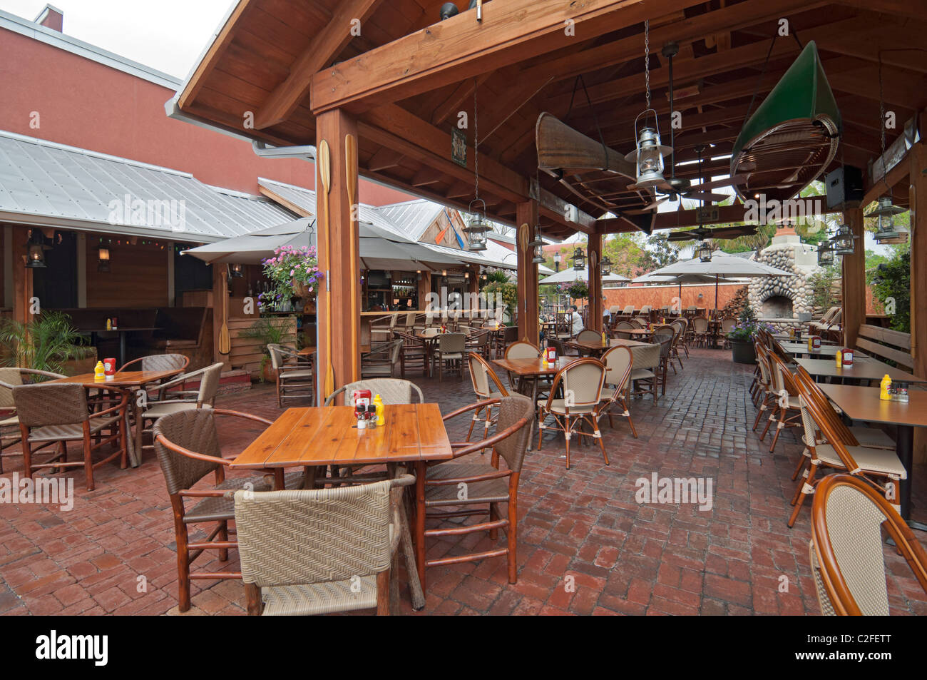 Große Outdoor Terrasse Restaurantbereich in High Springs Florida Stockfoto