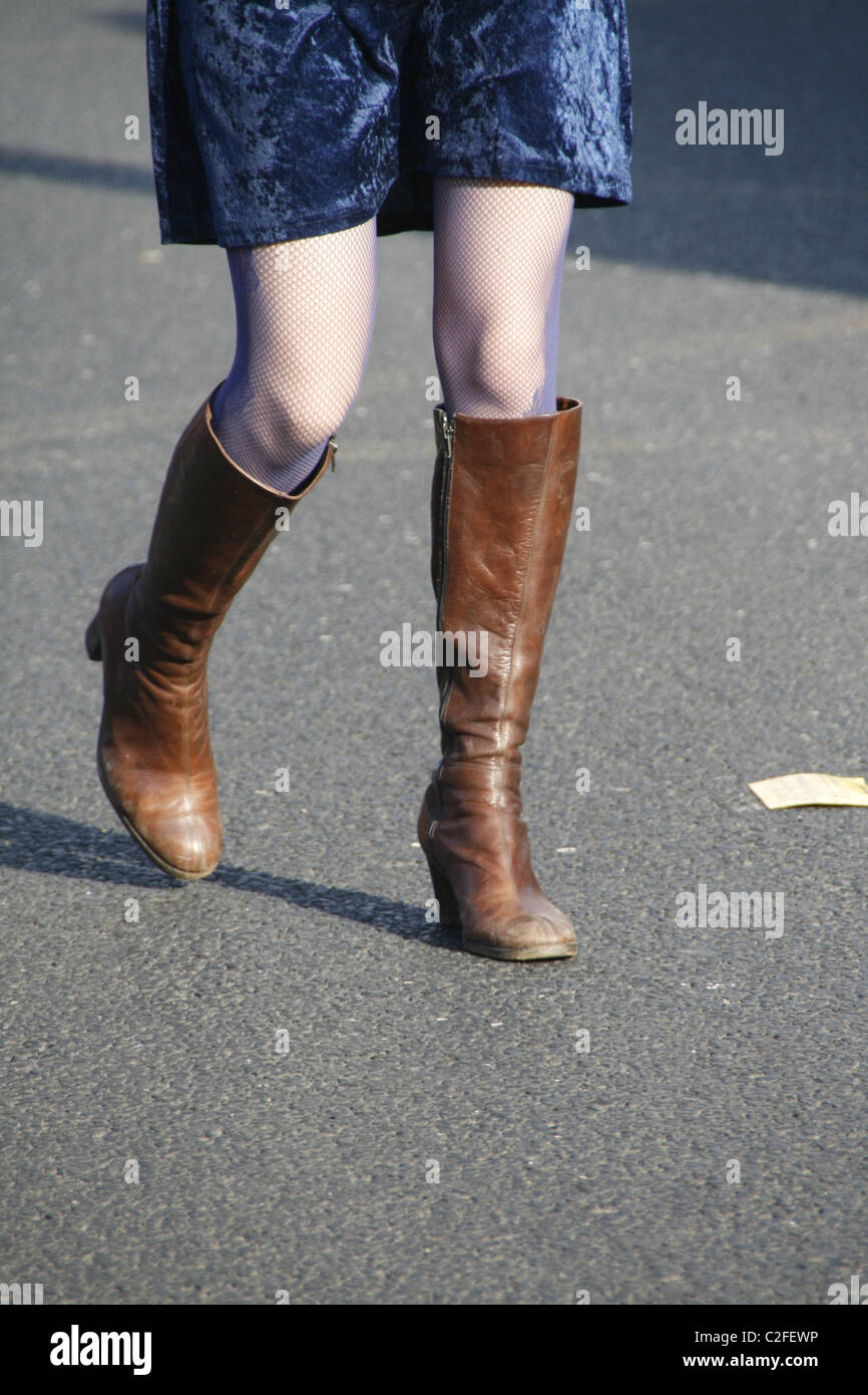 Detail der Frau zu Fuß in die Stadt Straße Straße Stockfotografie - Alamy