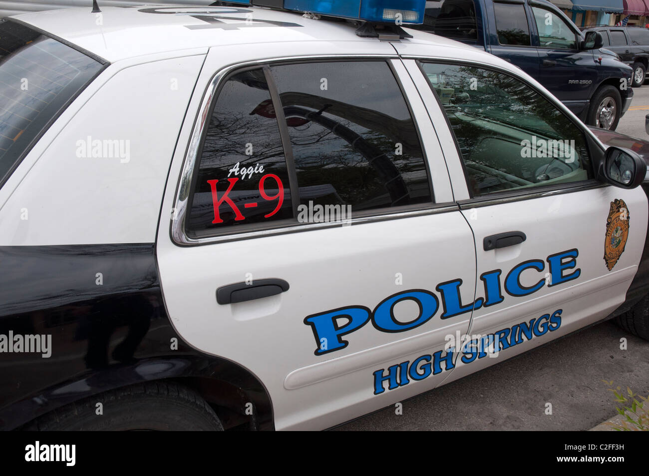 Melden Sie sich im Fenster des k-9-Polizei-Auto mit dem Namen des Hundes als Aggie.  High Springs, Florida. Stockfoto