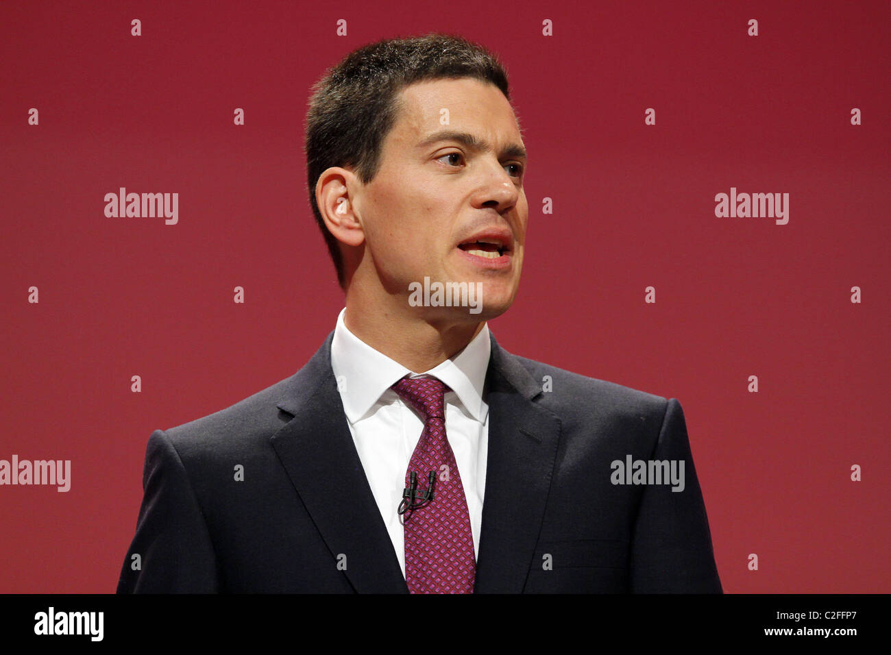 DAVID MILIBAND MP ARBEITSPARTEI 27. September 2010 MANCHESTER Stadtzentrum von MANCHESTER ENGLAND Stockfoto