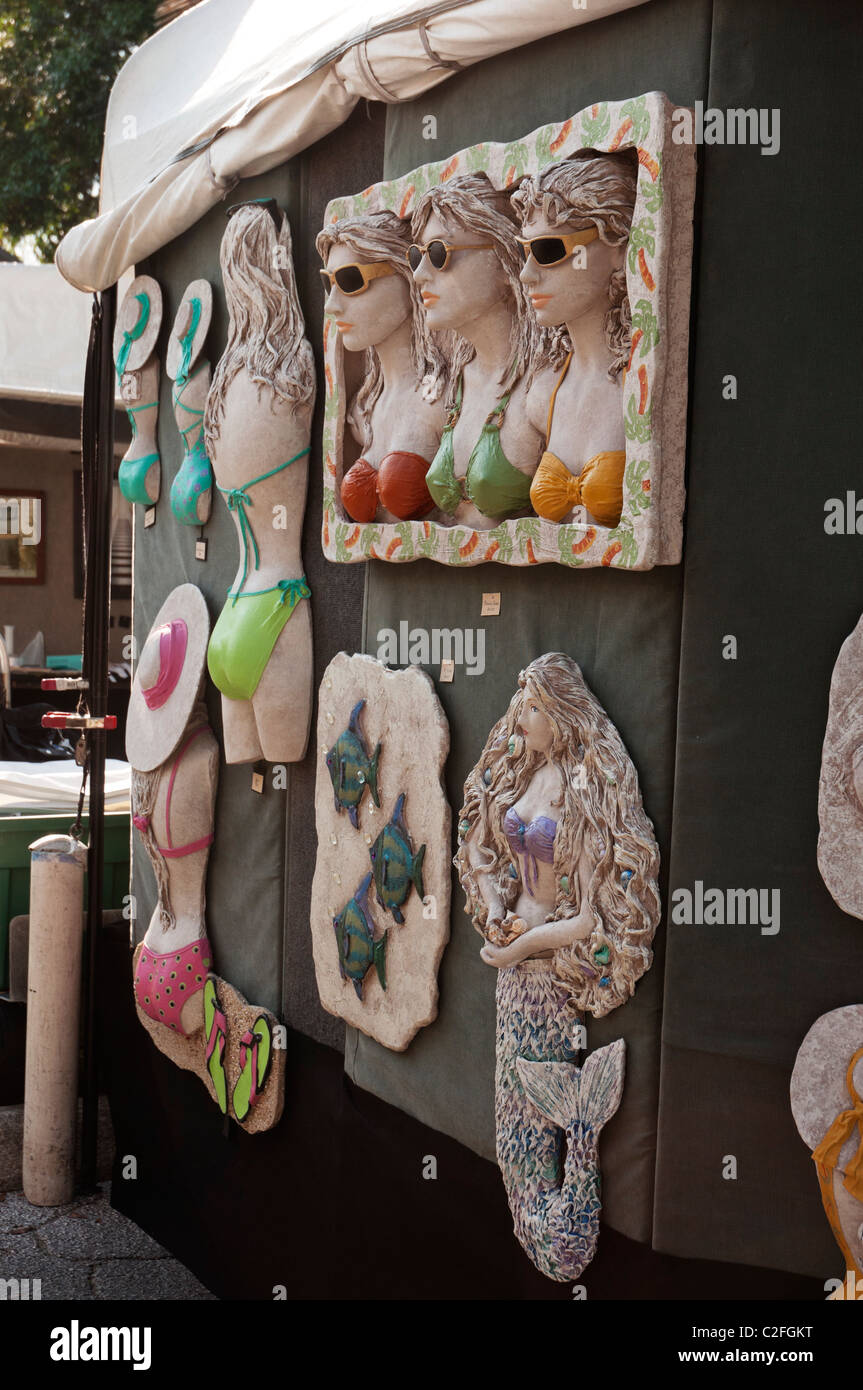 Frühling Arts Festival Gainesville Florida einzigartiger Strand orientierte Frauenkörper Teil Skulpturen Stockfoto