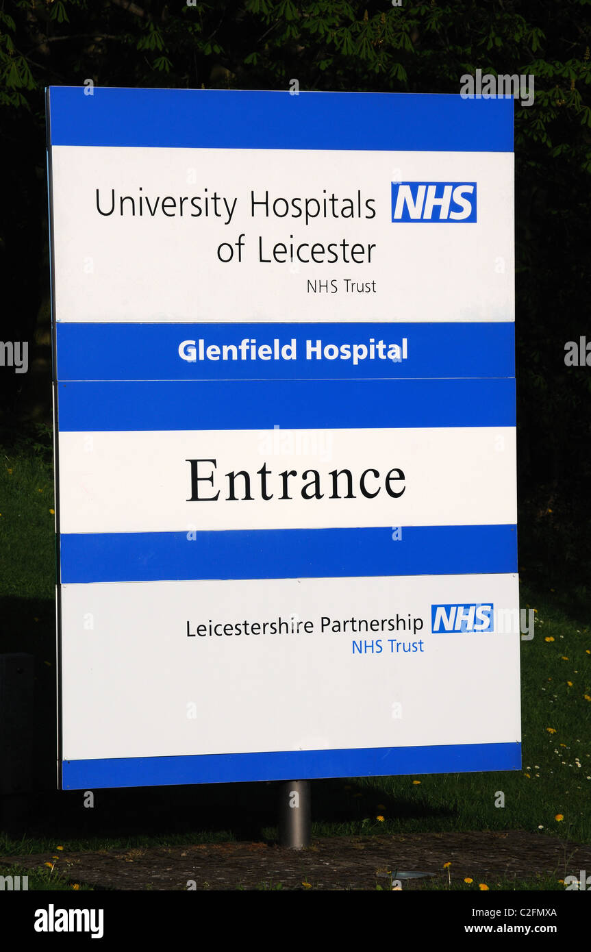 Eine der Eingang Anzeichen von Glenfield Hospital in Leicester, Leicestershire, England Stockfoto