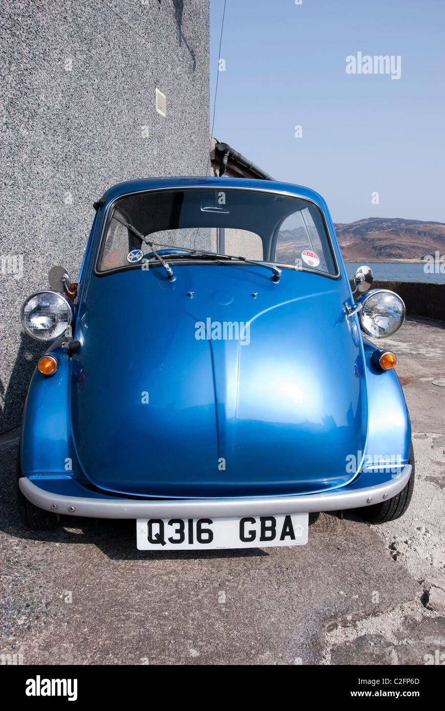 Metallic Blau dreirädrigen Kleinstwagen Stockfoto
