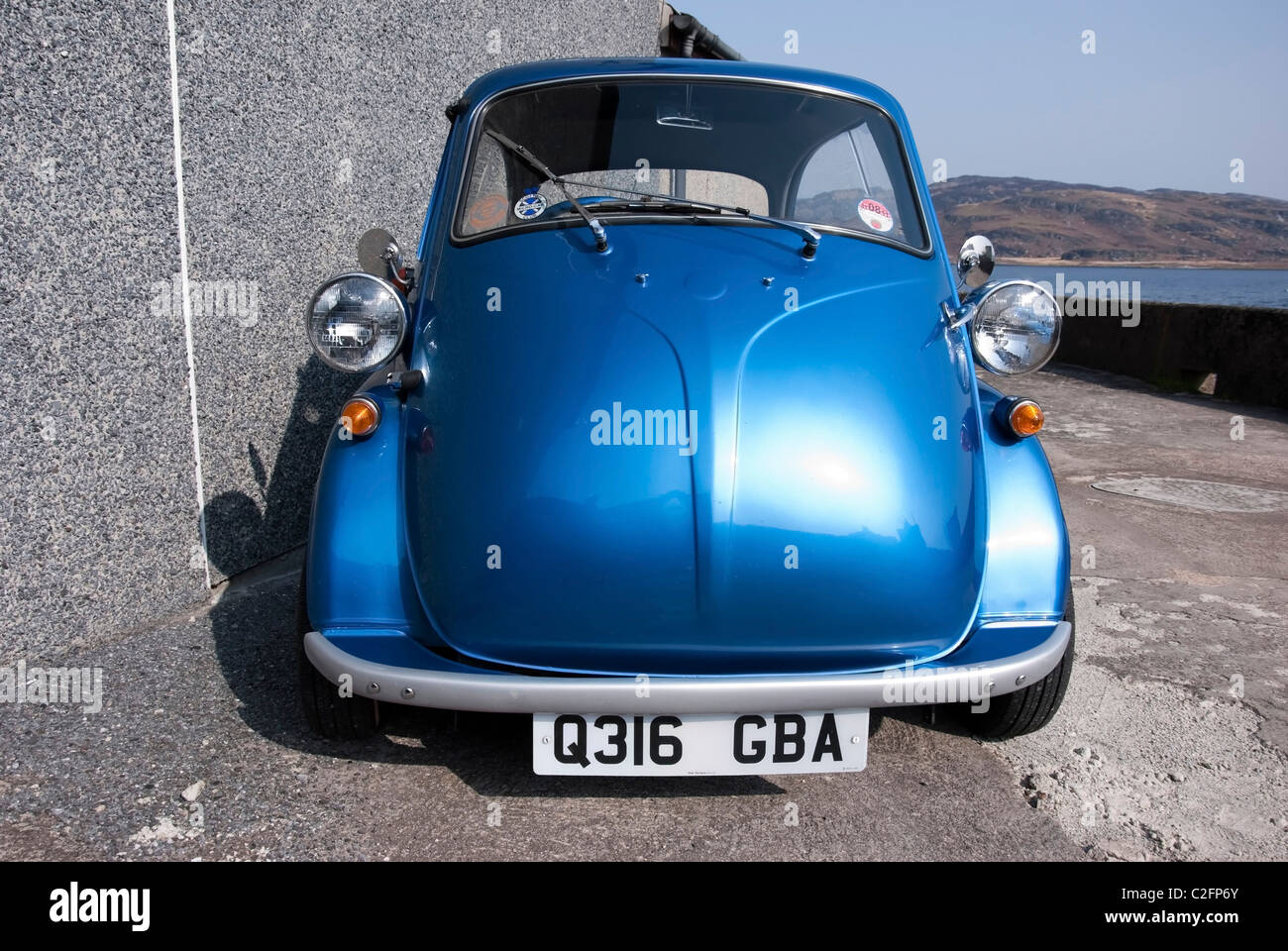 Metallic Blau dreirädrigen Kleinstwagen Stockfoto
