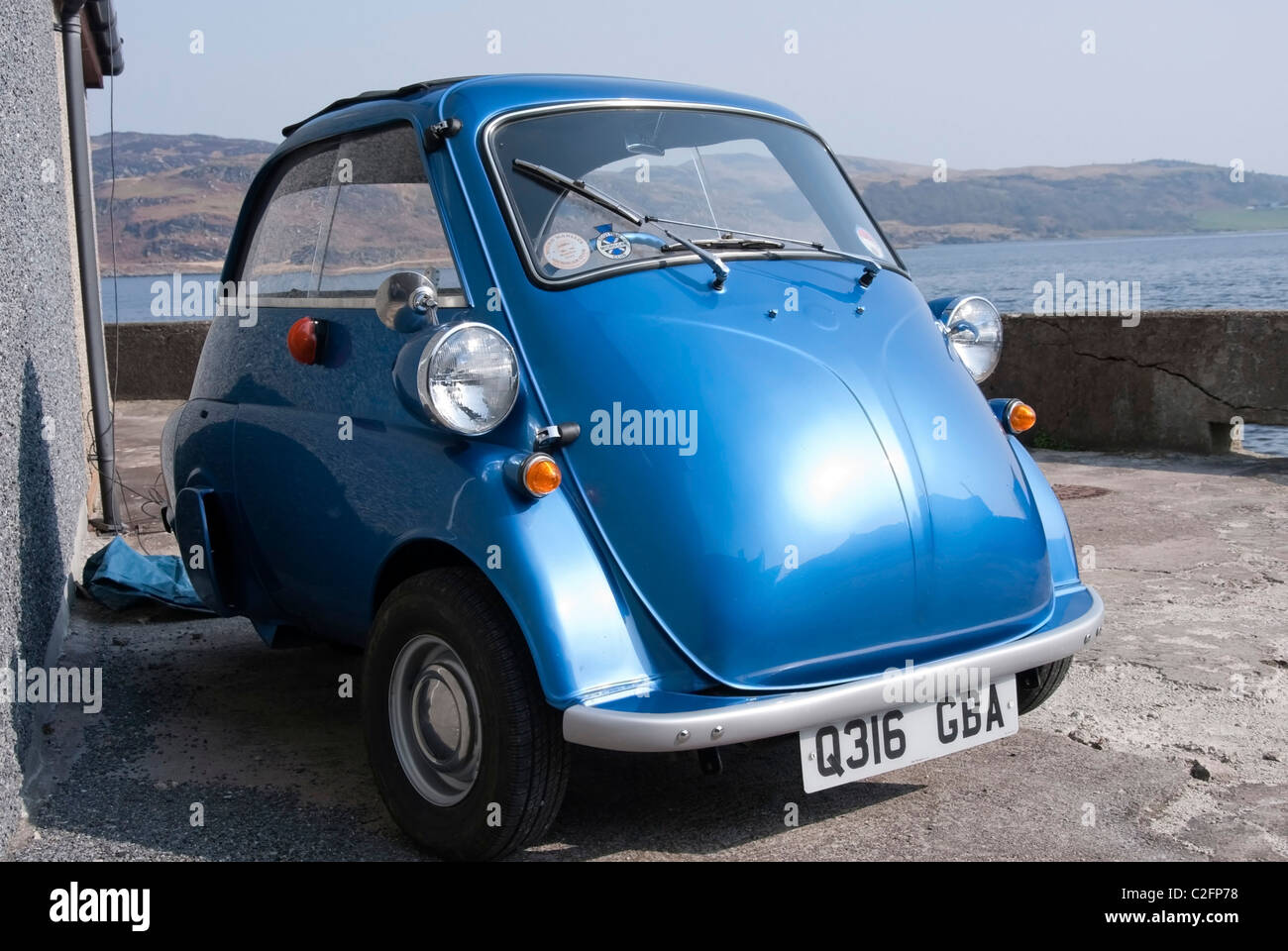 Metallic Blau dreirädrigen Kleinstwagen Stockfoto