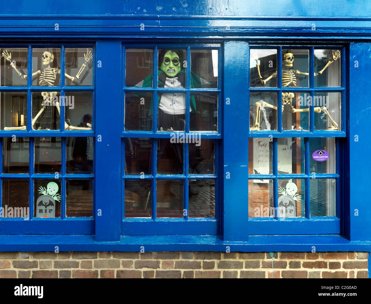 Canterbury Kent England Schaufenster für Halloween dekoriert Stockfoto
