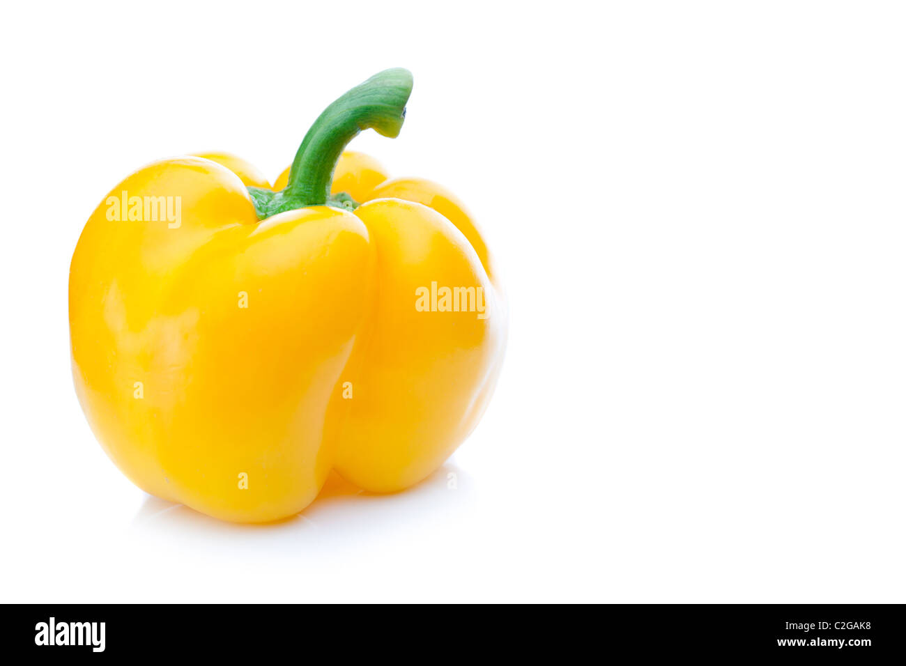 Isolierte süße Gelbe Paprika (Capsicum Annuum) auf weißem Hintergrund. Stockfoto