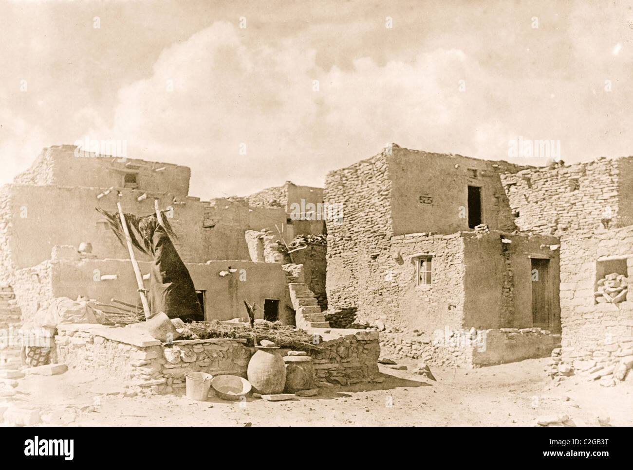 (Moqui) Hopi-Indianer Schlange Kiva Oraibi Pueblo Stockfoto