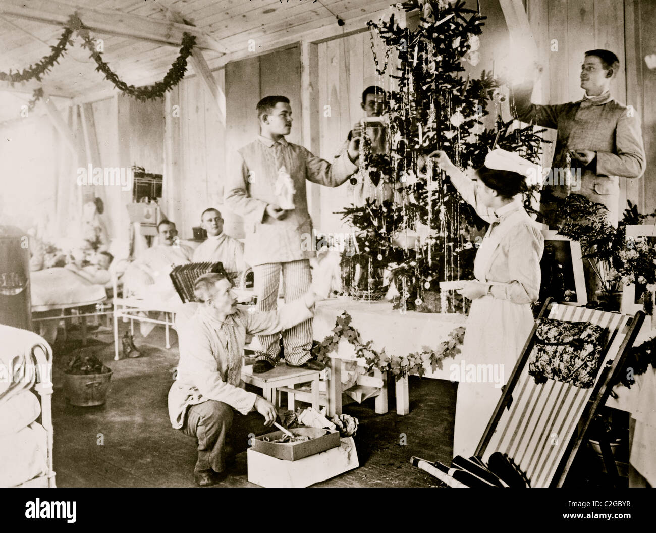 Verwundete deutsche Soldaten an Weihnachten Stockfoto Verwundete deutsche Soldaten an Weihnachten Stockfoto