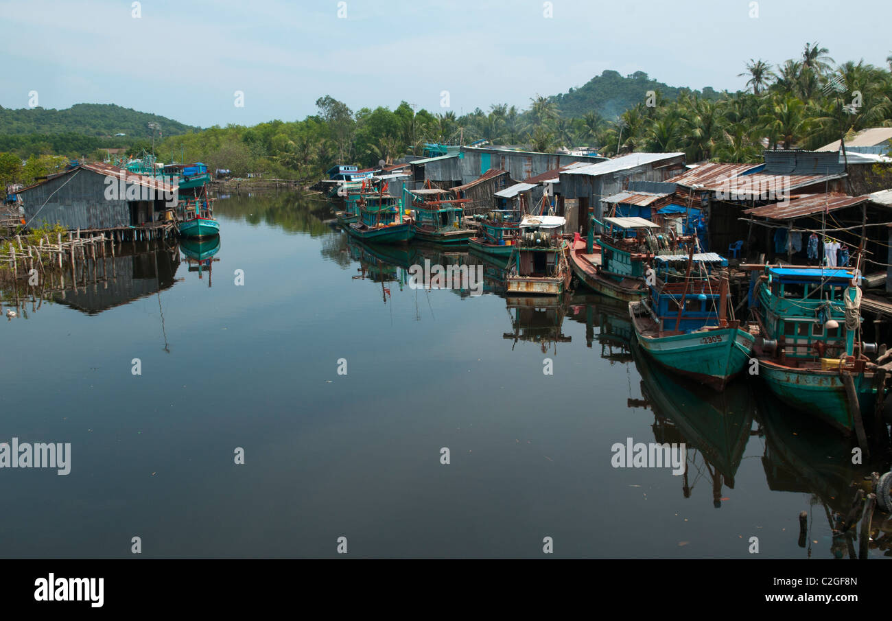 Fluss und Fischerdorf auf der Insel Phu Quoc in Vietnam Stockfoto