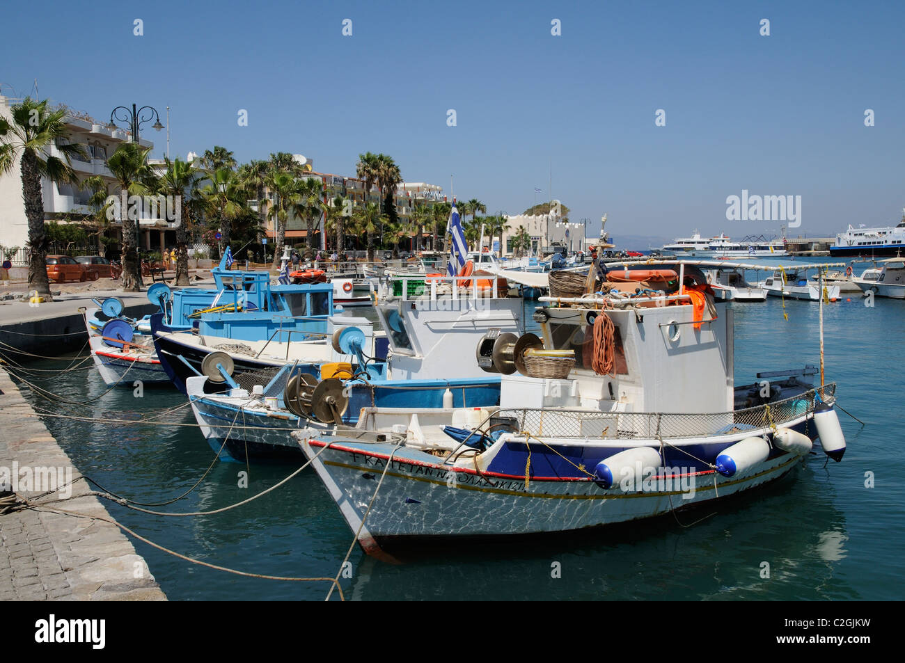 Hafen von Kos Stadt auf Kos Insel Griechenland Angelboote/Fischerboote am Kai Stockfoto