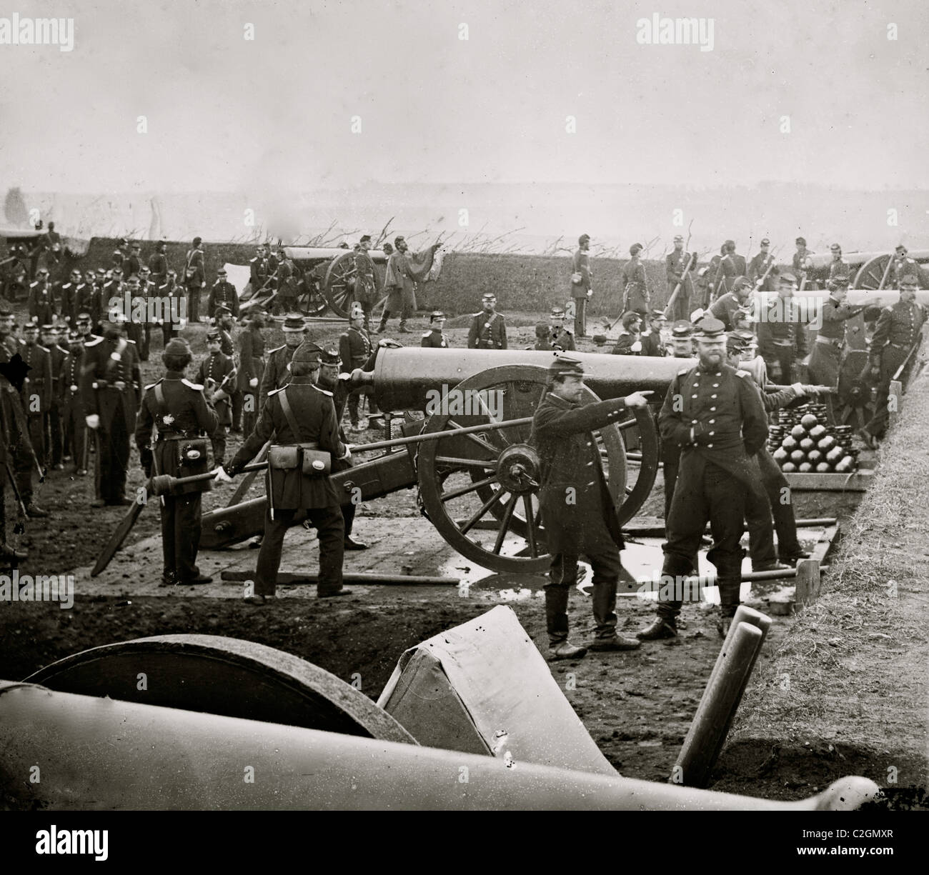 Arlington, VA. Pistolen und Gewehr-Besatzungen von Fort Richardson Stockfoto