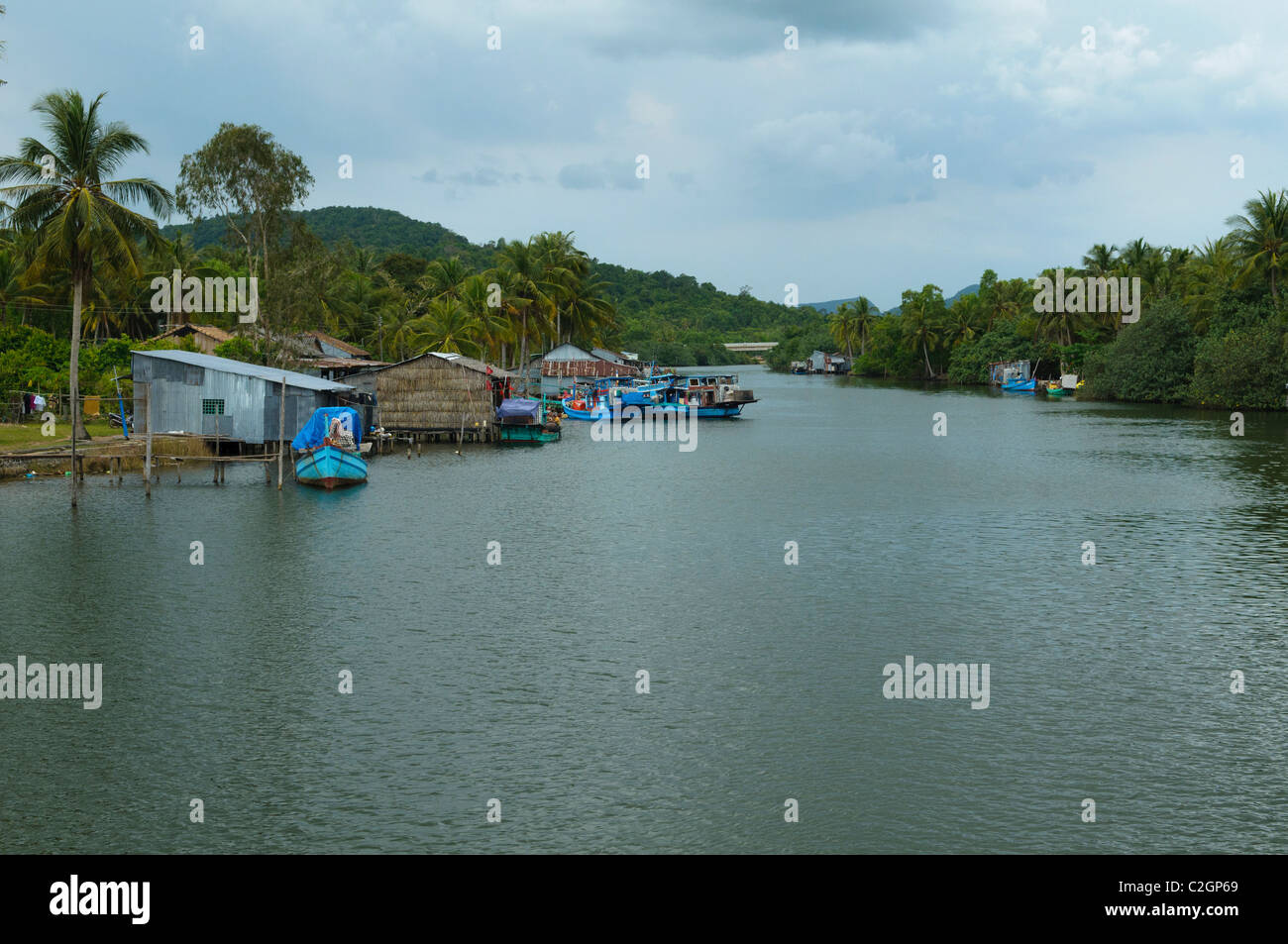Fluss und Fischerdorf auf der Insel Phu Quoc in Vietnam Stockfoto