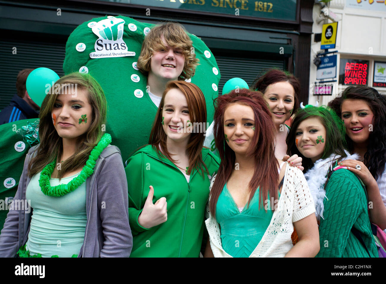 Die Besucher der St. Patricks Day Parade und Festivals in Dublin, Irland. Genießen Sie den 17. März, die St Patricks Day gefeiert wird jedes Jahr Stockfoto