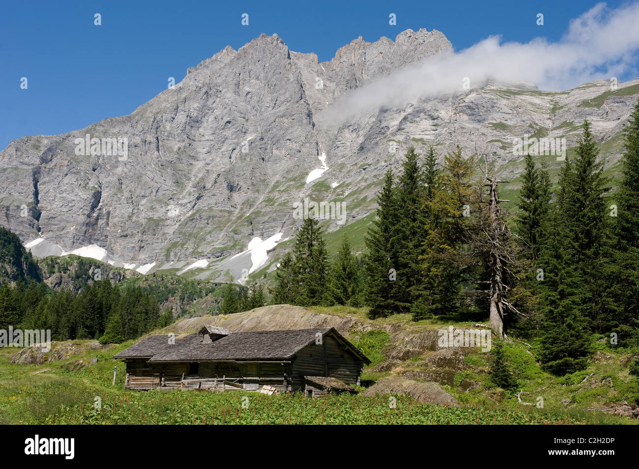 Eine Almhütte im Lauterbrunnen Tal, Schweiz Stockfoto