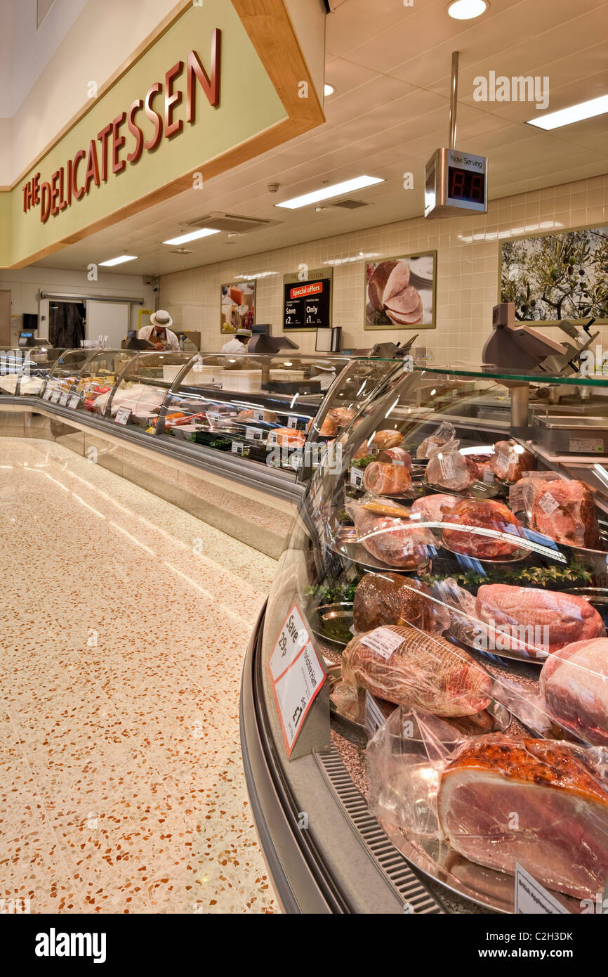 Feinkostabteilung in einem Supermarkt Stockfoto