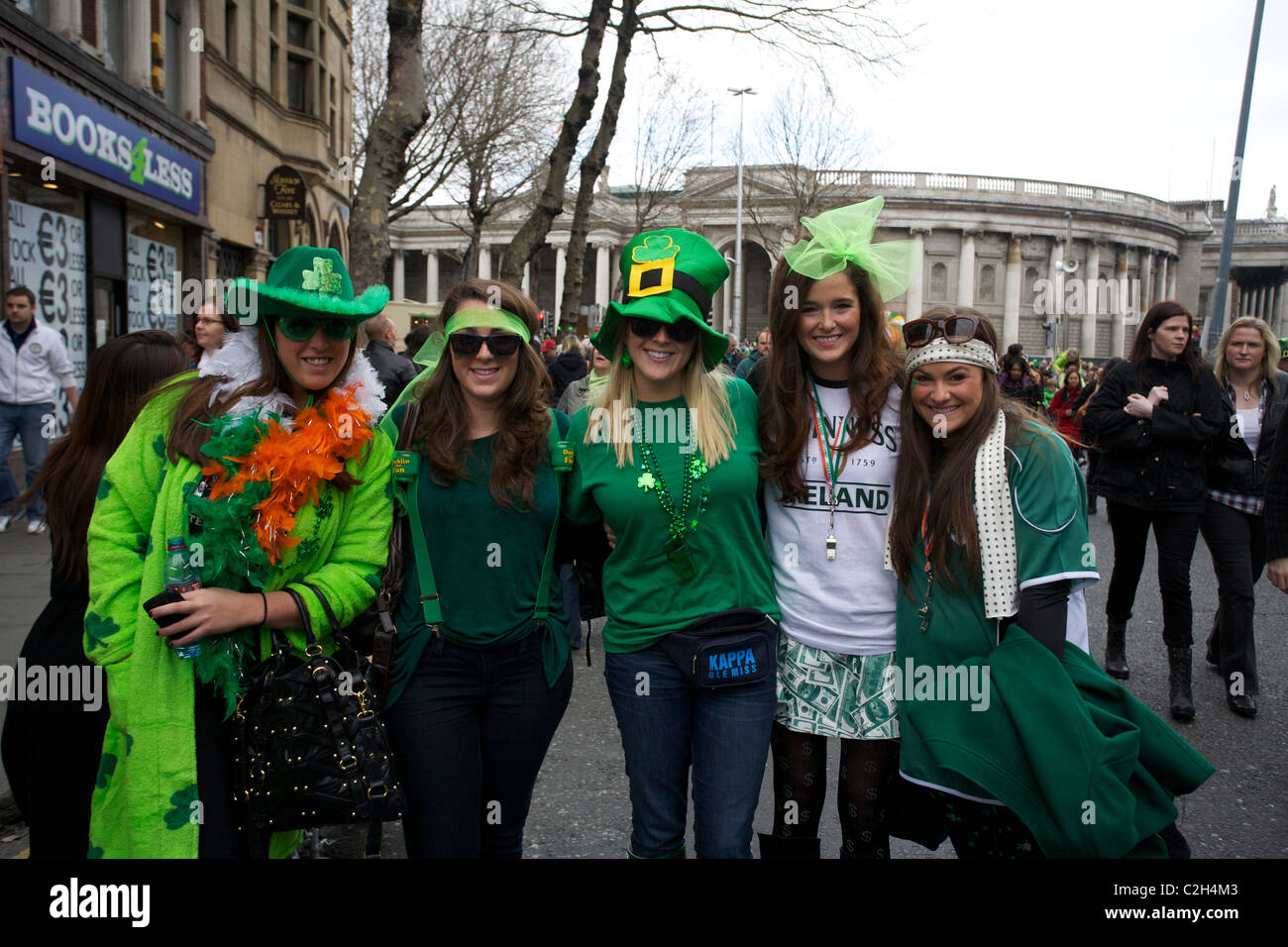 Die Besucher der St. Patricks Day Parade und Festivals in Dublin, Irland. Genießen Sie den 17. März, die St Patricks Day gefeiert wird jedes Jahr Stockfoto