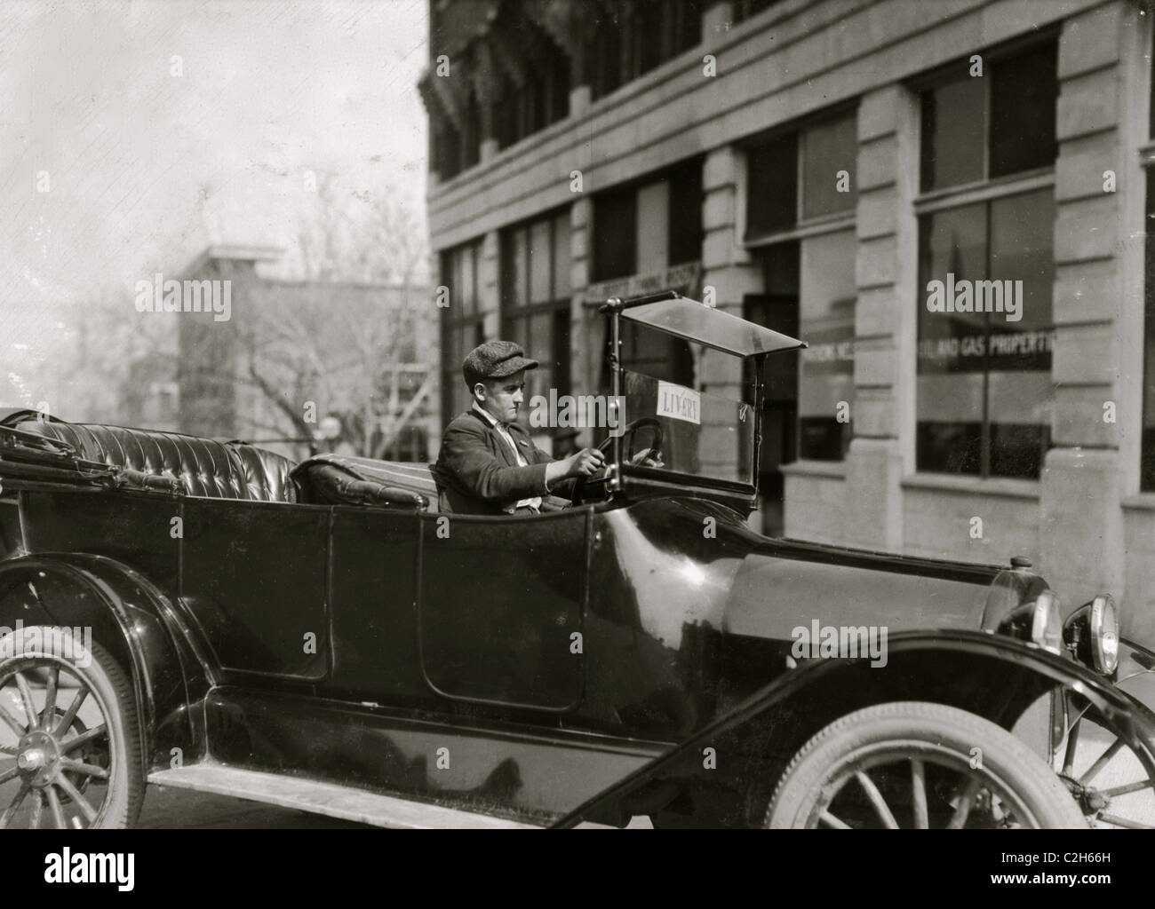 Einen jungen Chauffeur. Stockfoto