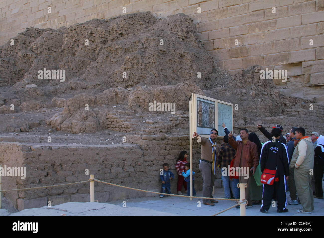 Wand des westlichen Eingang zur Fußgängerzone von Amun-Re Präz Karnak, Luxor, Ägypten Stockfoto