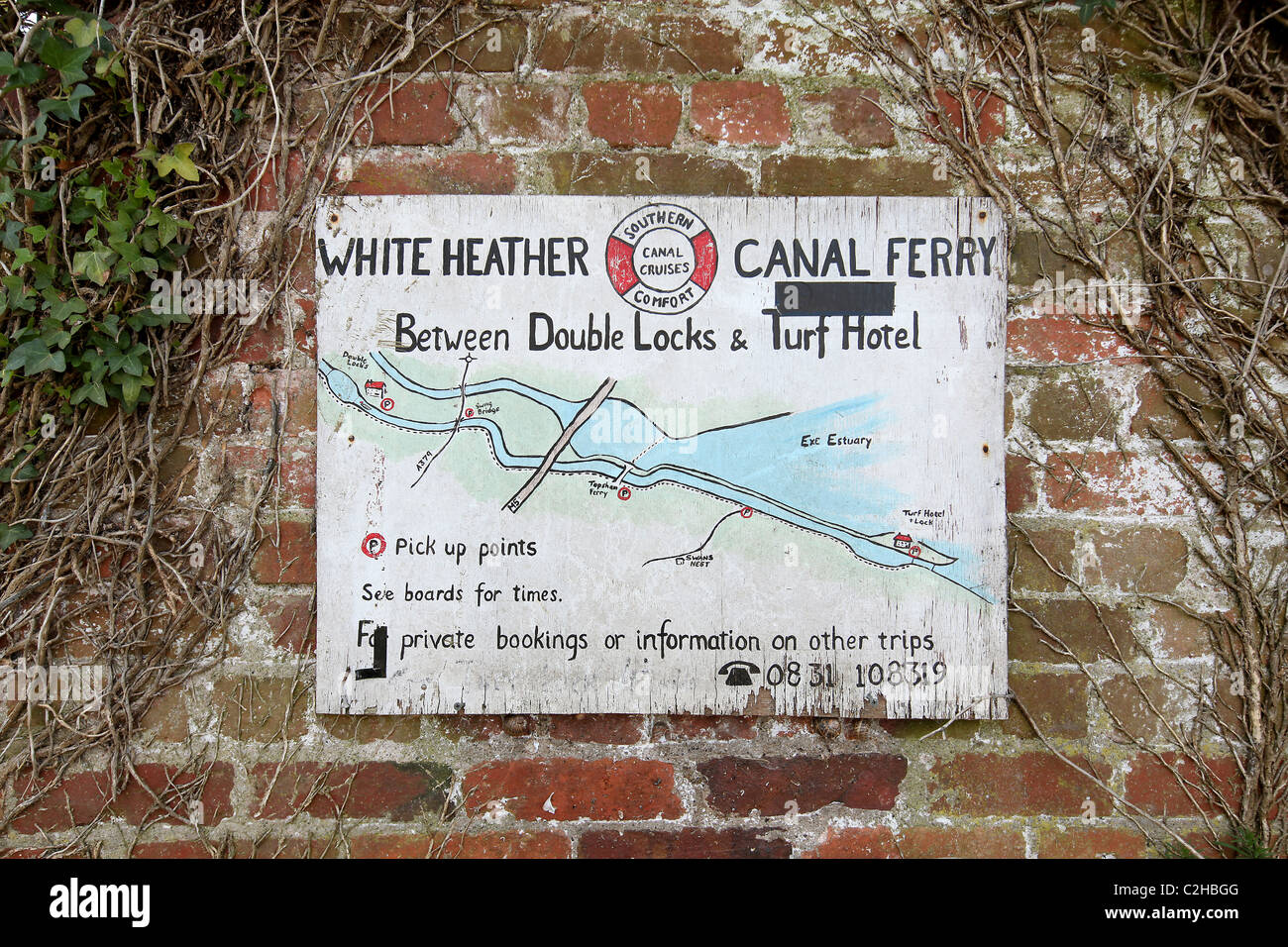 Melden Sie sich für die White Heather Kanal Fähre zwischen der doppelten sperrt Pub & Turf Schlösser Hotel in Exeter. Stockfoto