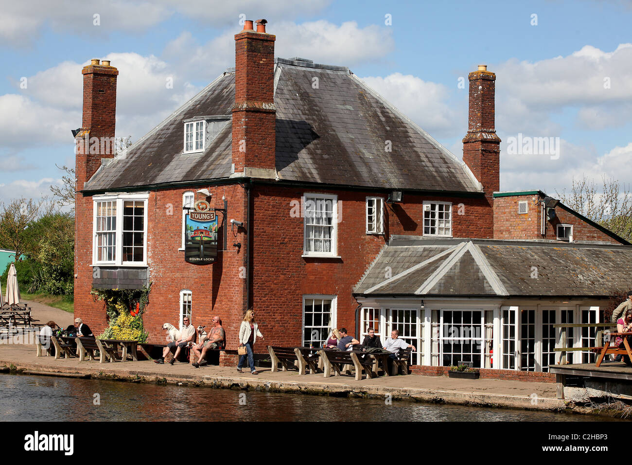 Bild von Mark Passmore/markpassmore.com. 09.12.2010. Gesamtansicht der doppelten sperrt Kneipe in Exeter. Stockfoto