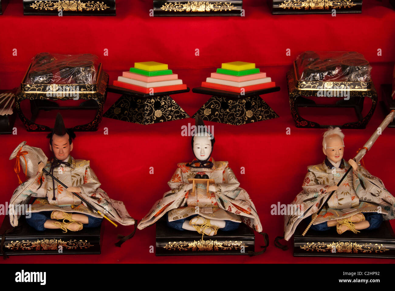 Hina-Ningyo-Puppen für das Hina-Matsuri (Mädchentag) in Japan angezeigt. Stockfoto